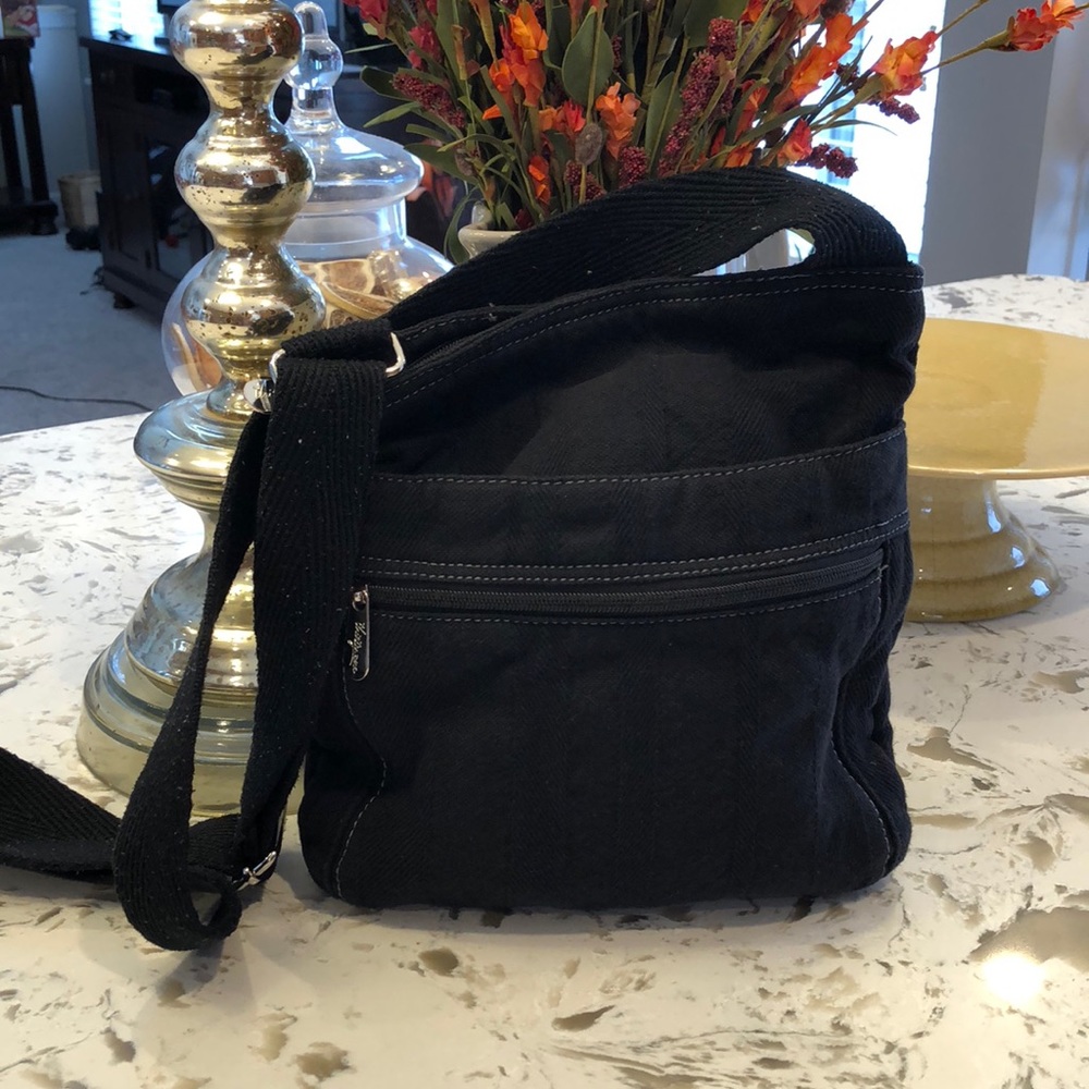 Black Thirty-One crossbody purse Great Condition